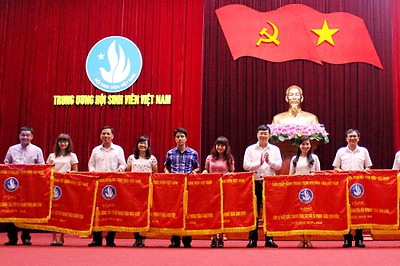 Hội Sinh viên Việt Nam thành phố được Trung ương Hội Sinh viên Việt Nam tặng cờ đã có thành tích xuất sắc trong công tác Hội và phong trào sinh viên năm học 2015 – 2016